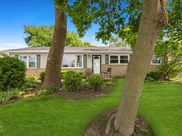 114 59th St, Willowbrook, IL 60527