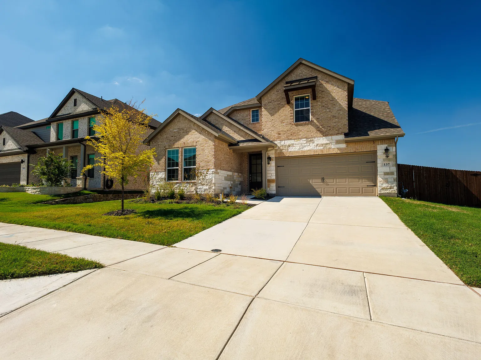 5 bed, 2932 sqft, $3,299 — Photo 3