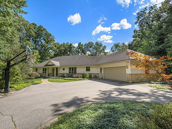 3rd image of 7384 Thorncrest Dr SE