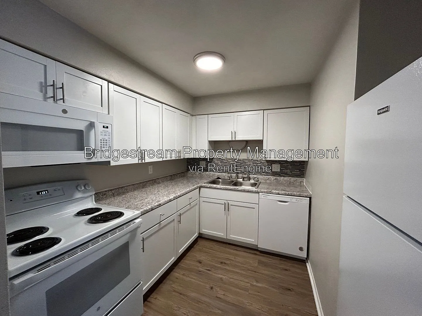 2 bed, 1.0 bath, 800 sqft, $825 — Photo 2