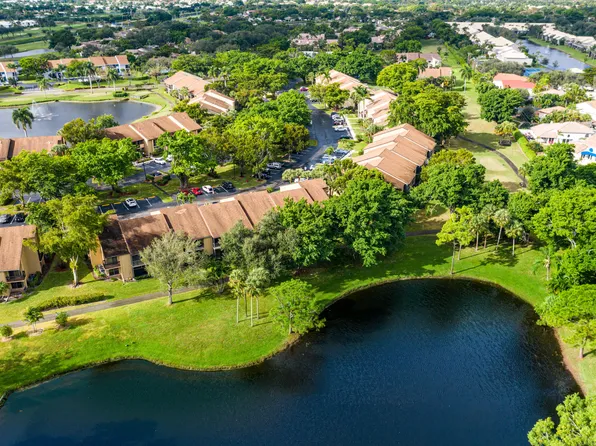 5087 Oakhill Lane, Delray Beach, FL 33484