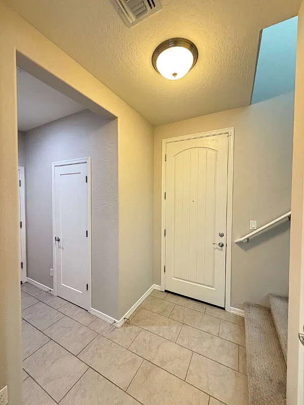 3 bed, 2.5 bath, 1668 sqft, $2,500 — Photo 4