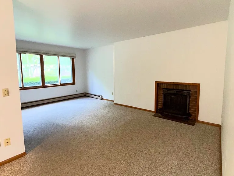 221 Nautilus Dr #B — Photo 3