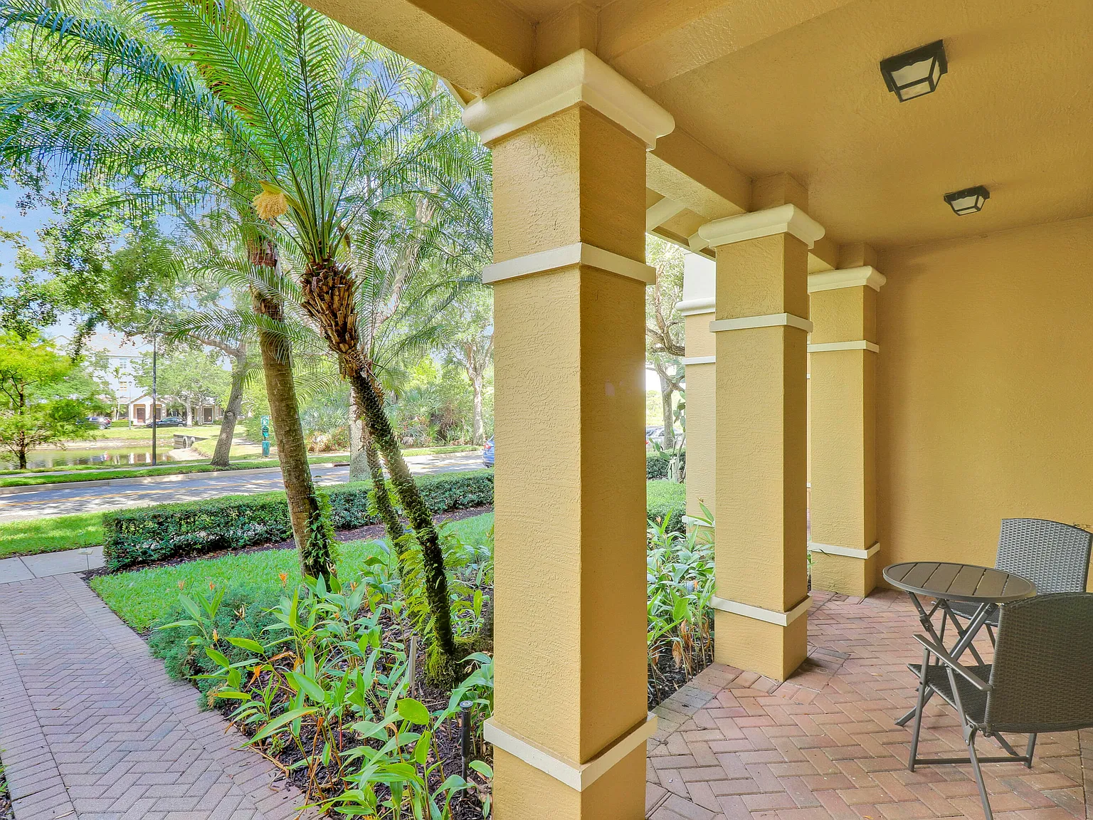 2 bed, 2.5 bath, 1597 sqft, $4,000 — Photo 3