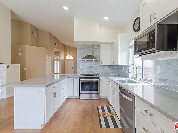 2nd image of 23932 Hammond Ct