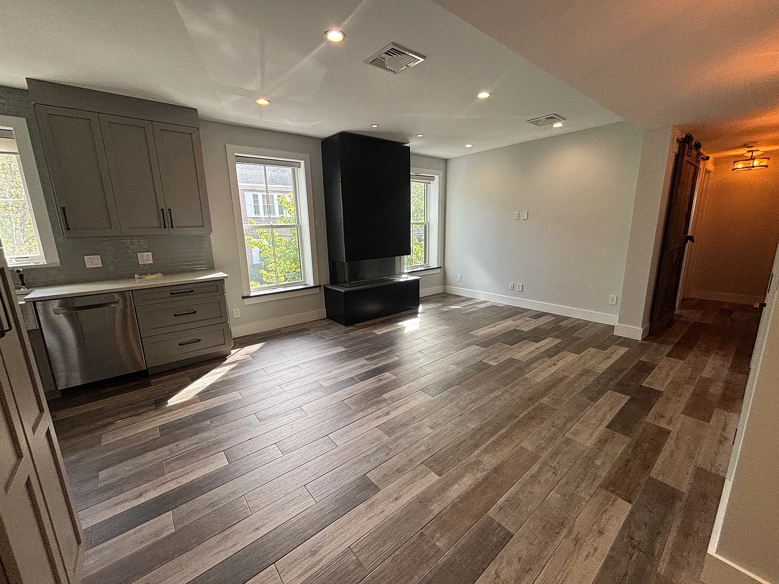 3 bed, 1400 sqft, $3,500 — Photo 2