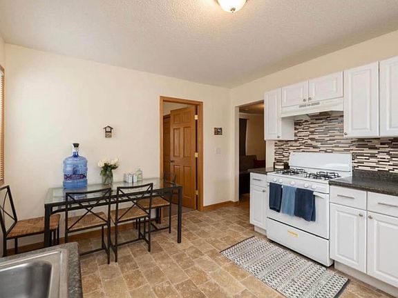 5th image of 1901 3rd St NE Unit 2