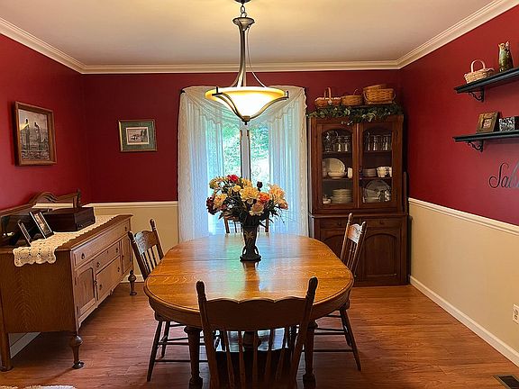 Large dining room w/ wainsco