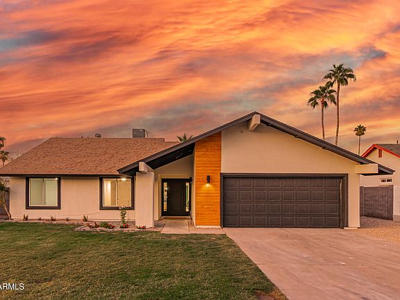2nd image of 2210 E Marconi Avenue
