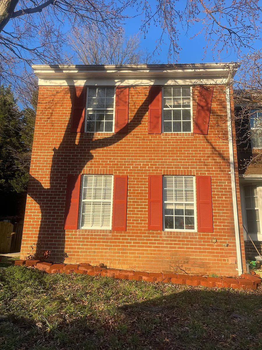 Building Photo - 8765 Hayshed Ln