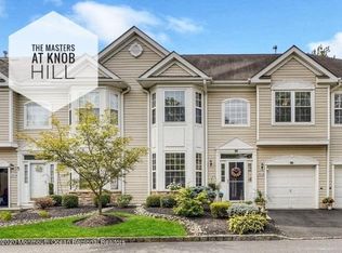 208 Shinnecock Dr, Manalapan, NJ 07726