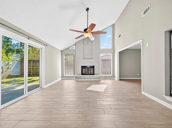 5054 Pine Cliff Dr, Houston, TX 77084