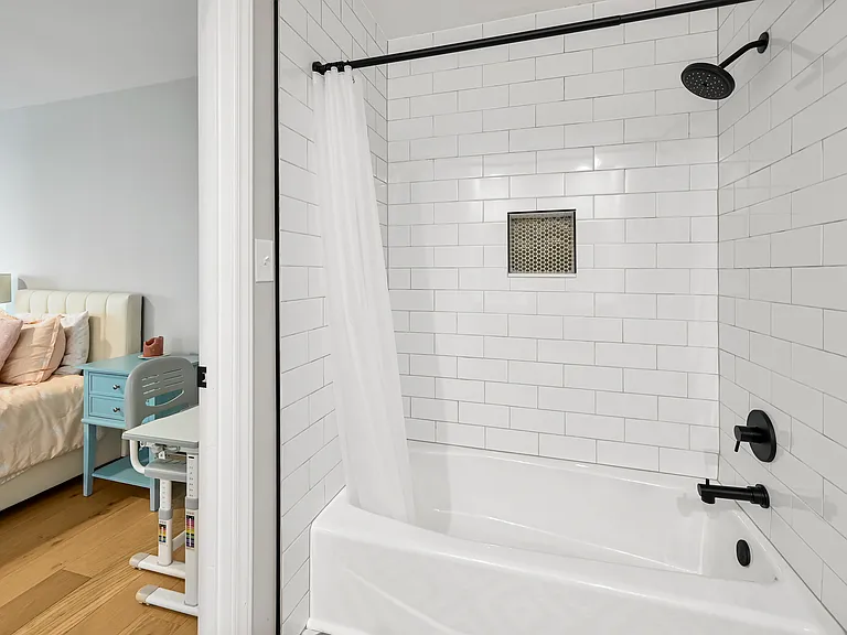Main floor ensuite bath