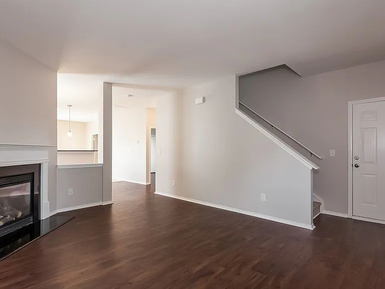 2118 Buckleigh Dr — Photo 5