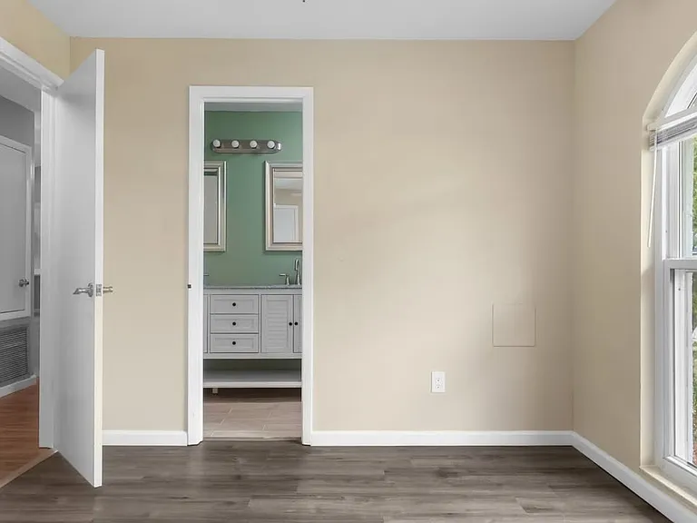 1049 Neely St — Photo 14