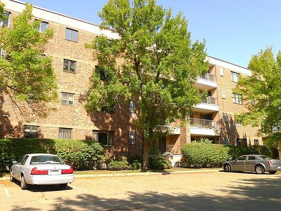 2nd image of 12 Ledgewood Way APT 31