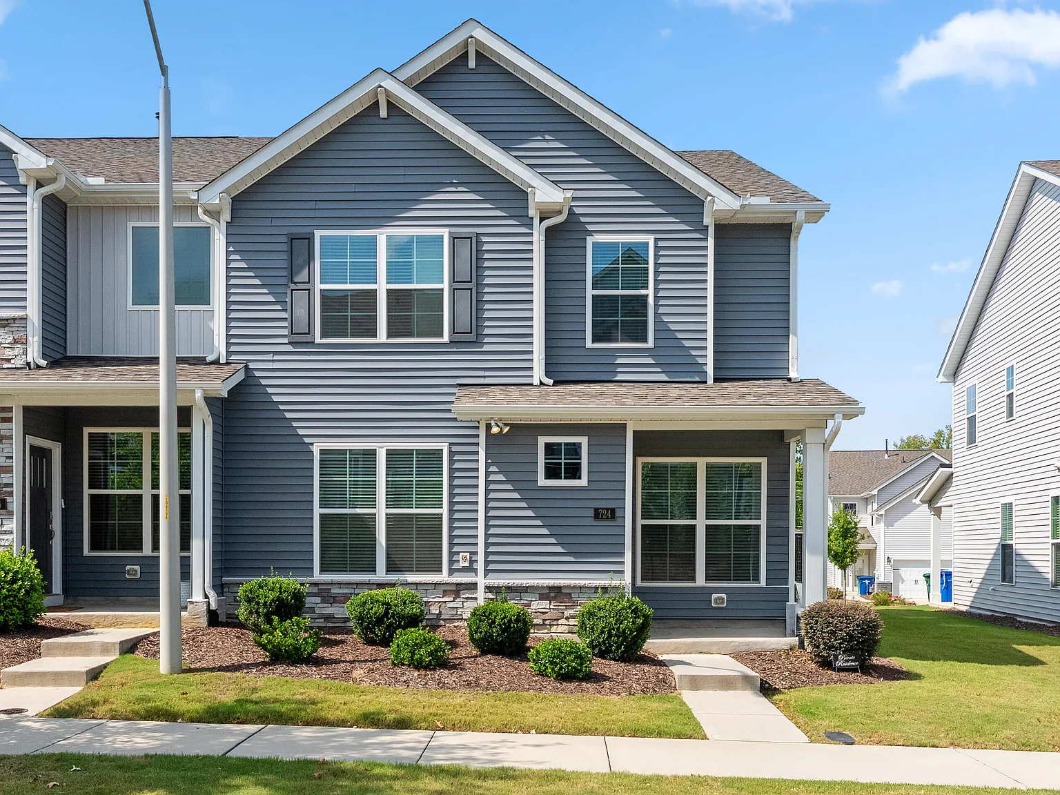 4 bed, 2.5 bath, 2400 sqft, $2,150 — Photo 3