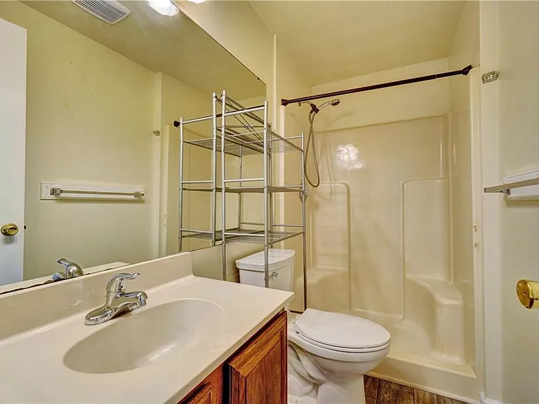 122 Sterling Ct — Photo 9