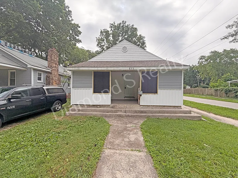 856 S Nettleton Ave — Photo 2