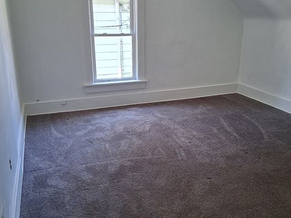 4th image of 549 E 7th St