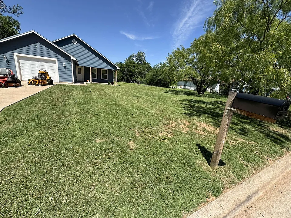 1242 Pecan St