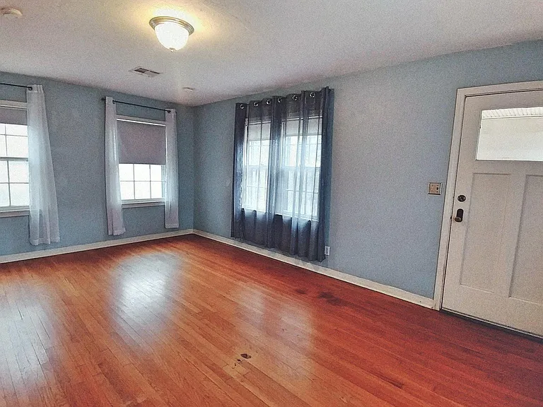 Giantic Bedroom 4 without Furniture