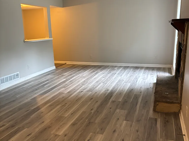 1386 Williamsburg Ln — Photo 4
