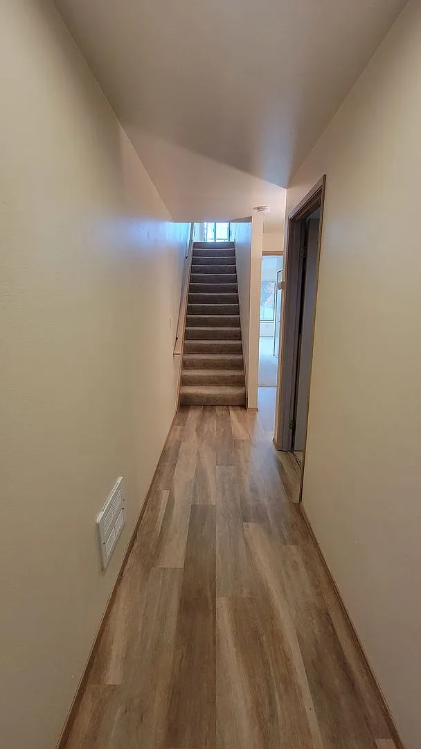 Downtown Kirkland 2 Bed, 2.5 Bath Townhome For Rent W Water Views! — Photo 4