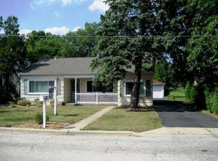 22 W 58th St, Westmont, IL 60559
