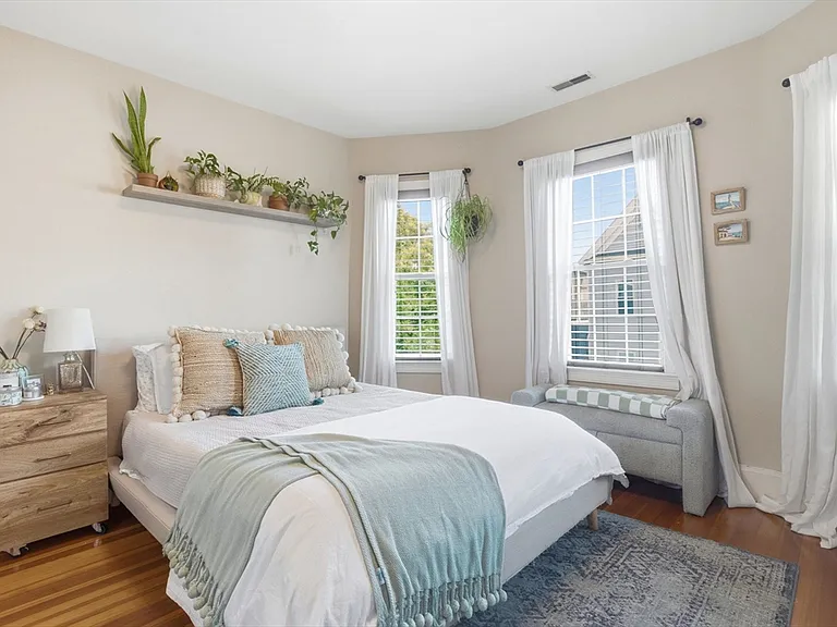 118 Saxton St #3 — Photo 16