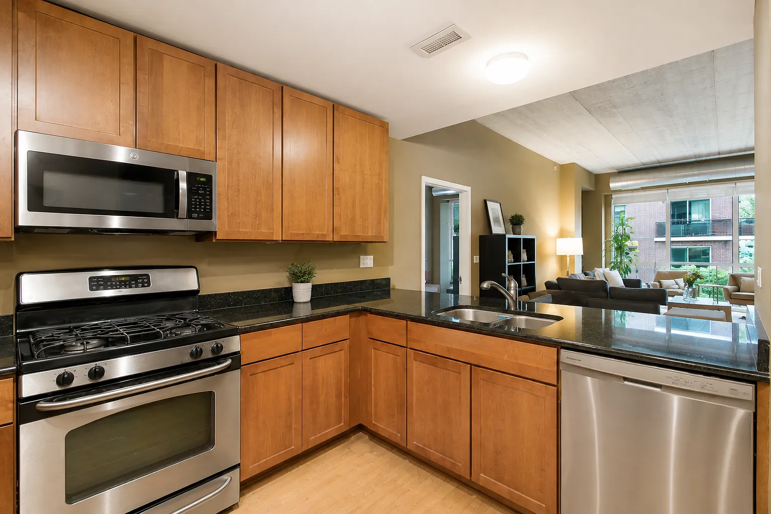 2 bed, 2.0 bath, 1400 sqft, $4,100 — Photo 4
