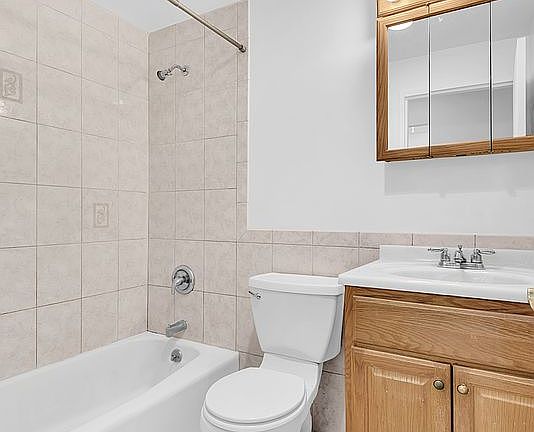 5th image of 414 W 54th St APT 4E