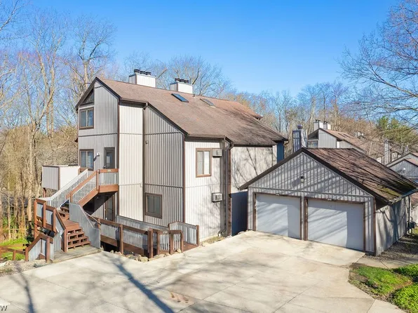 2110 Pinebrook Trl, Cuyahoga Falls, OH 44223