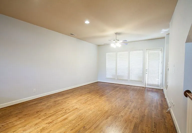 5124 Belmont Ave — Photo 11