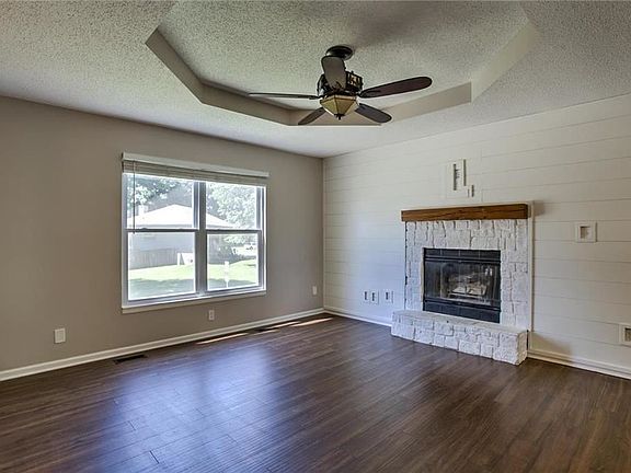 3rd image of 518 Broadway St