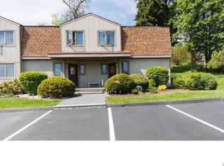 6 Maple Crest Dr, Peekskill, NY 10566