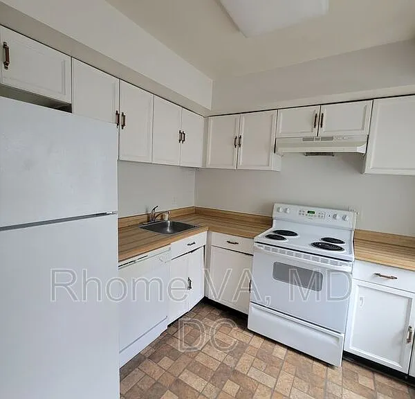 3220 S 28th St #204 — Photo 18