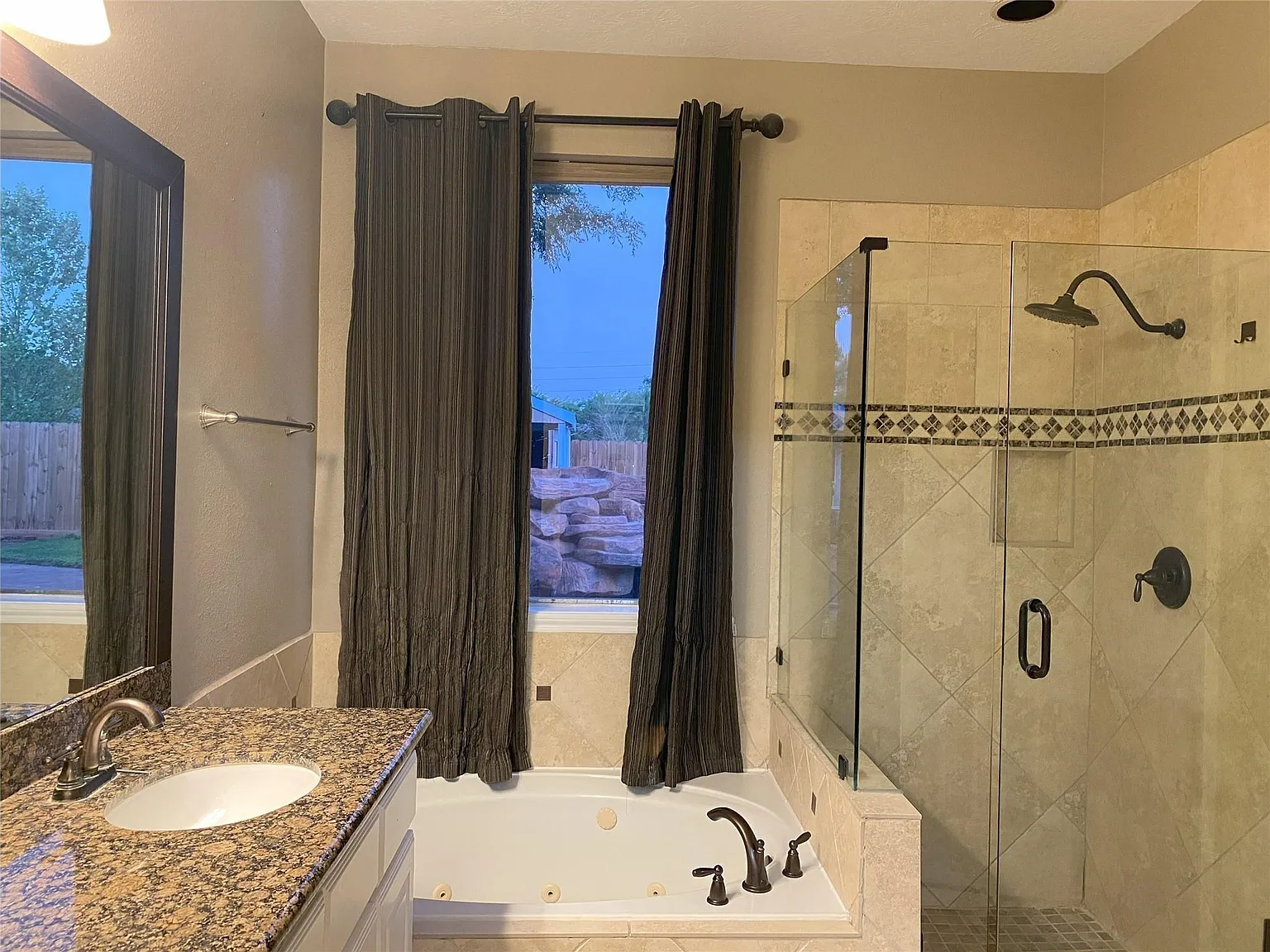 4 bed, 2.5 bath, 2459 sqft, $2,500 — Photo 2