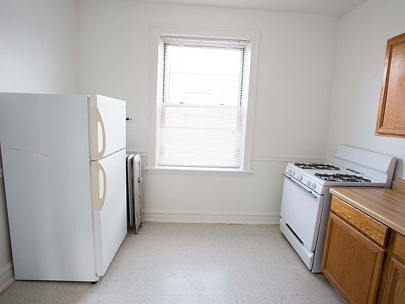 5th image of 5042 S Woodlawn Ave APT 1W