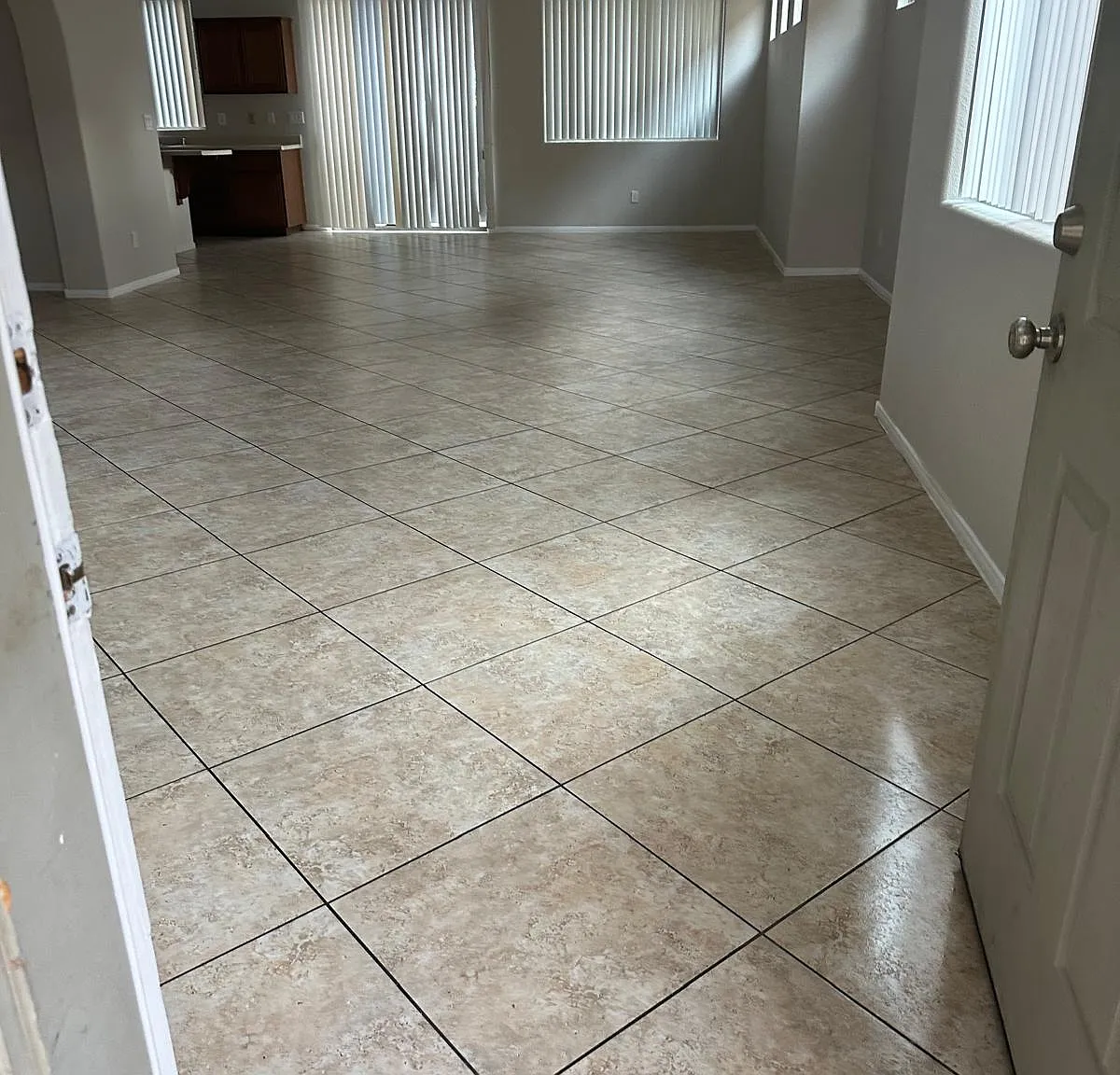 5 bed, 2775 sqft, $2,950 — Photo 4