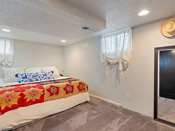 4th image of 1563 E Roosevelt Ave