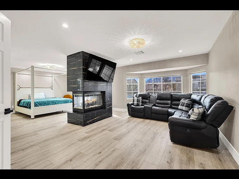 3841 Cranbrook Hill St — Photo 4