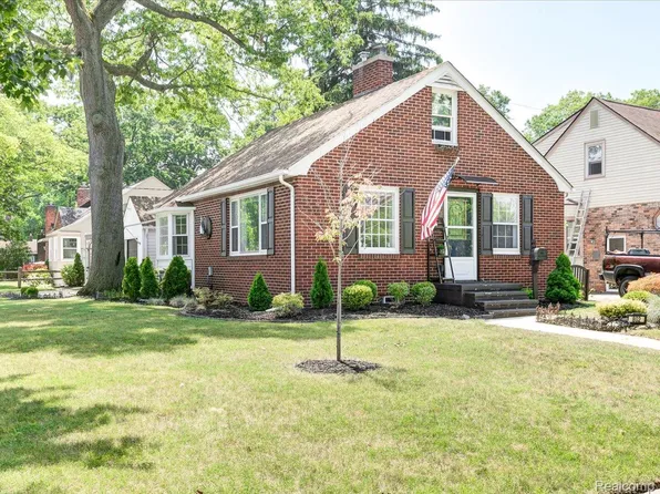 802 Edison Blvd, Port Huron, MI 48060