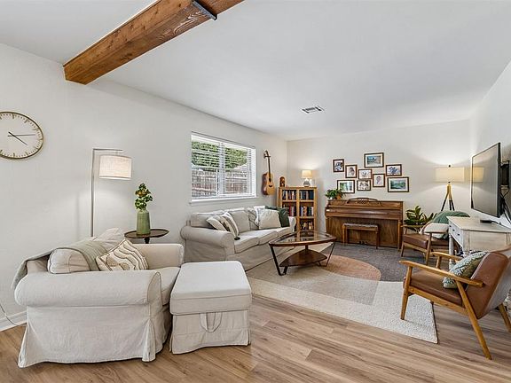 3rd image of 723 E 27th Pl
