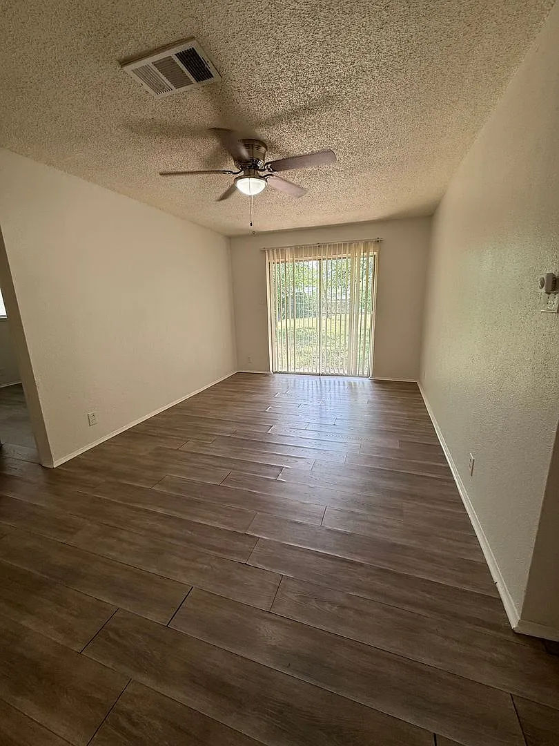 Updated 4-Bedroom Home with Hardwood Floors & Private Backyard in San Antonio — Photo 2