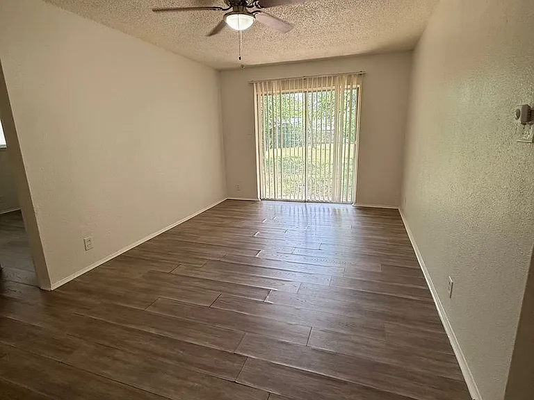 2307 Lake Louise Dr — Photo 2