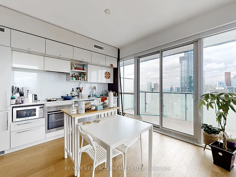 15 Grenville St #3503 — Photo 4