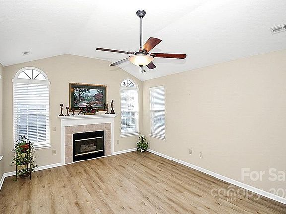 2nd image of 8115 Sultana Cir