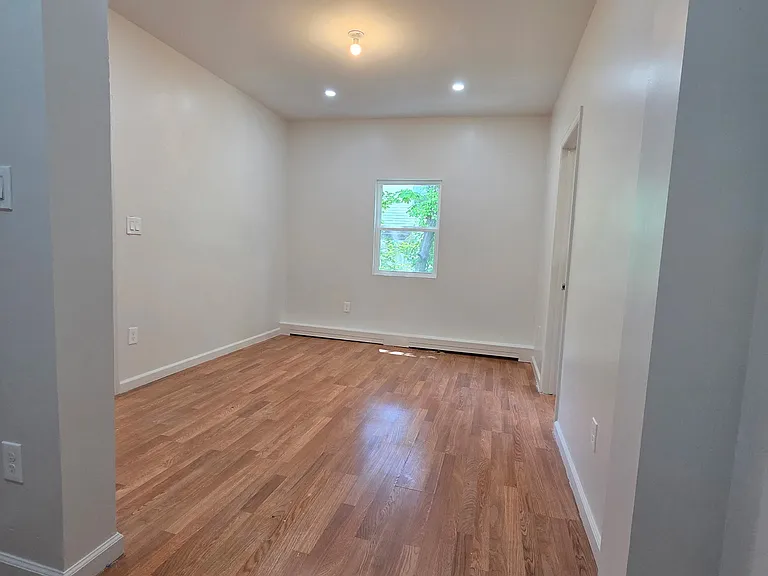 9 Lakes Rd #3 — Photo 4