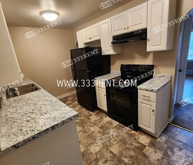 807 E 100th Ter — Photo 5